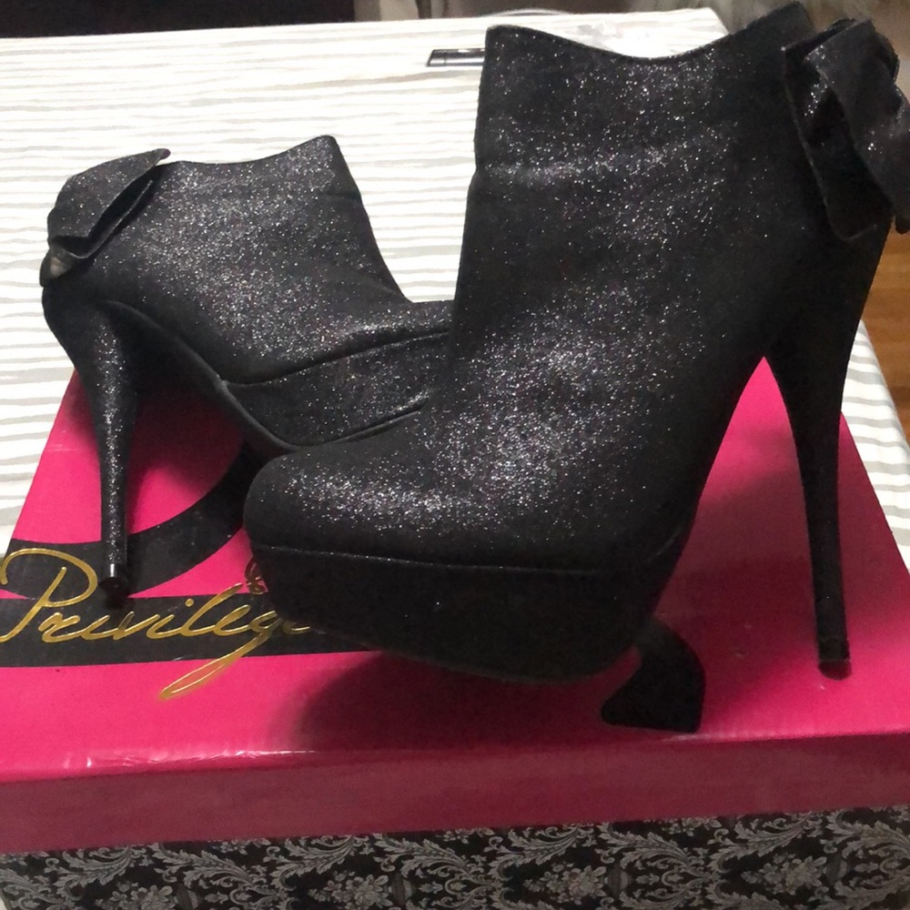 Black glitter Zoe-G privileged booties 7.5